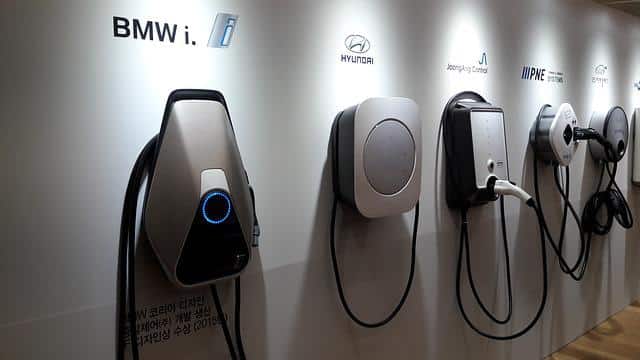 do all electric cars use the same charger